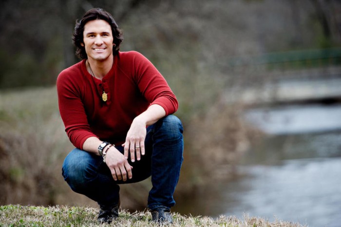 Country star Joe Nichols spreading awareness about mysterious disease that took his father’s life