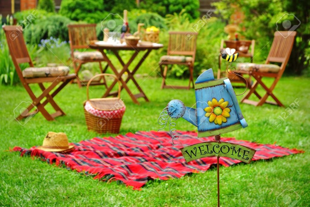 Find Out Helpful Tips to Throw the Perfect Summer Party