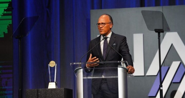 Lester Holt inducted into 2022 NAB – Achievement in Broadcasting – Hall of Fame